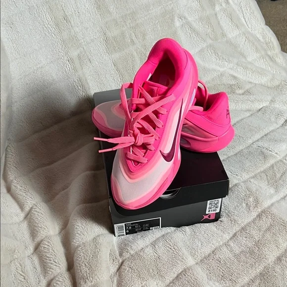 Nike women’s Aja Wilson  Bright Pink Sneakers - Picture 5 of 7